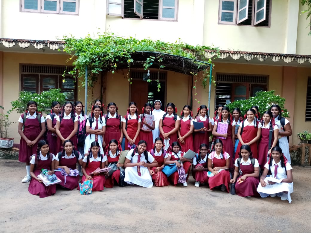 school girls group photo