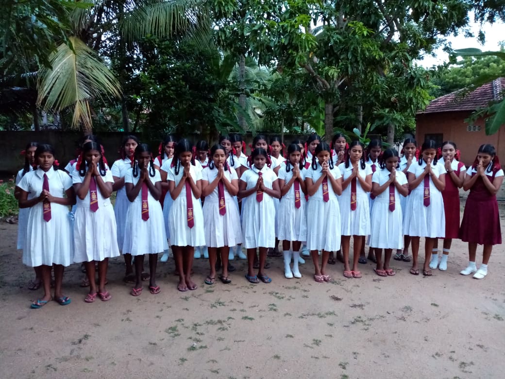 school girls group photo